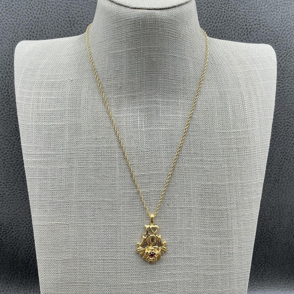AVON I Love Mom Heart Necklace Red Stone Flower Pendant Chain Womens 18 Inch